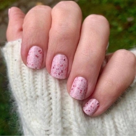 🎉3/$25 * Retired* Color Street: Pink Warrior dry nail polish strip - Picture 4 of 7